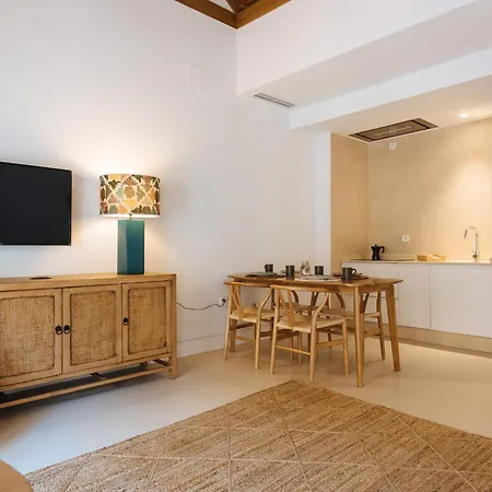 Eva Recommends Castellar Pool & Terrace Apartment *
